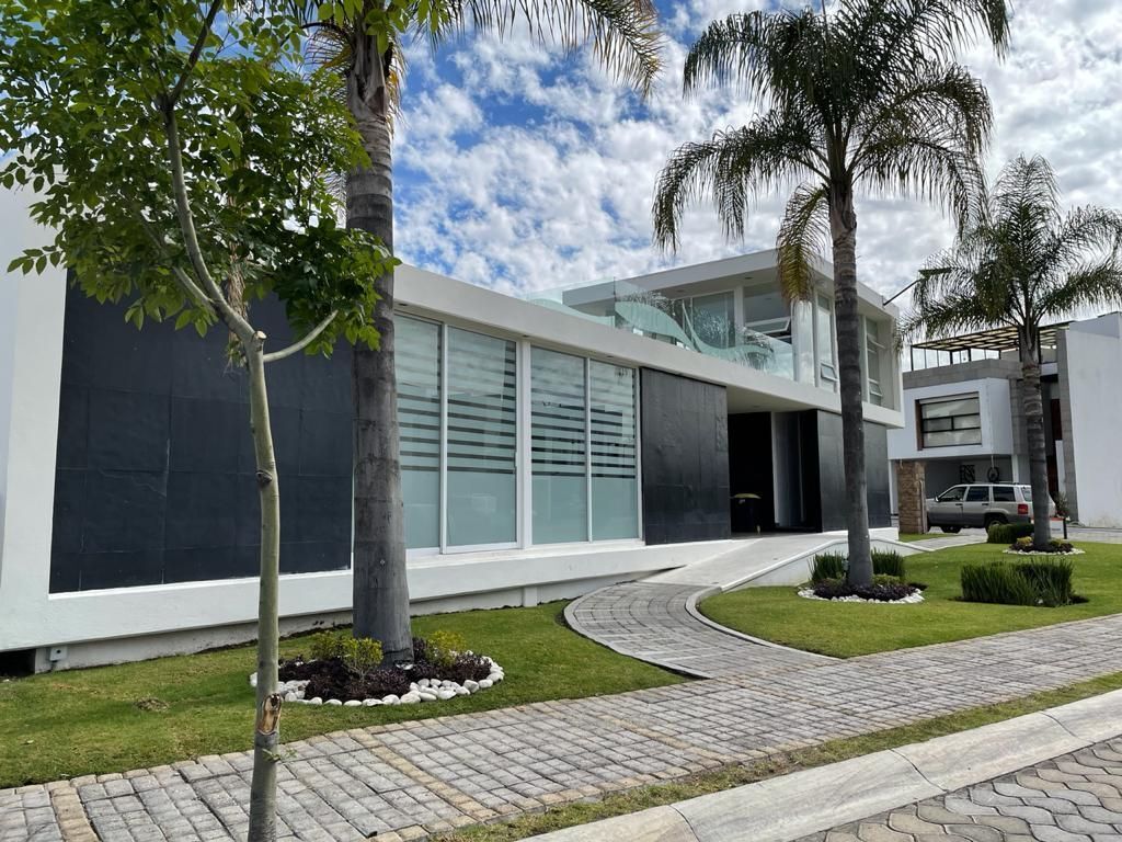 Casa Jardines